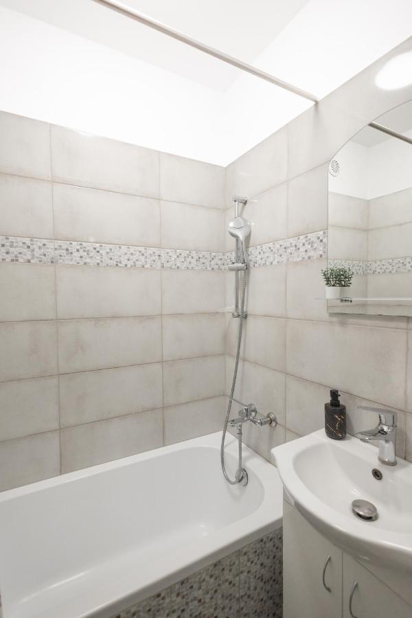 Clicktheflat Stawki Apart Rooms Warsaw Exterior photo
